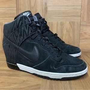 NIKE Sky Hi Dunk Shoe Women's 6.5 Black White Suede Hidden Wedge Sneaker Chevron